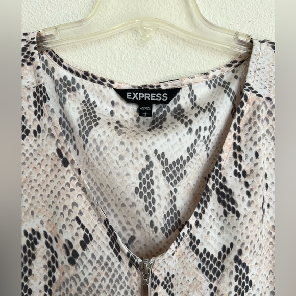 NWOT: EXPRESS! - Picture 2 of 4